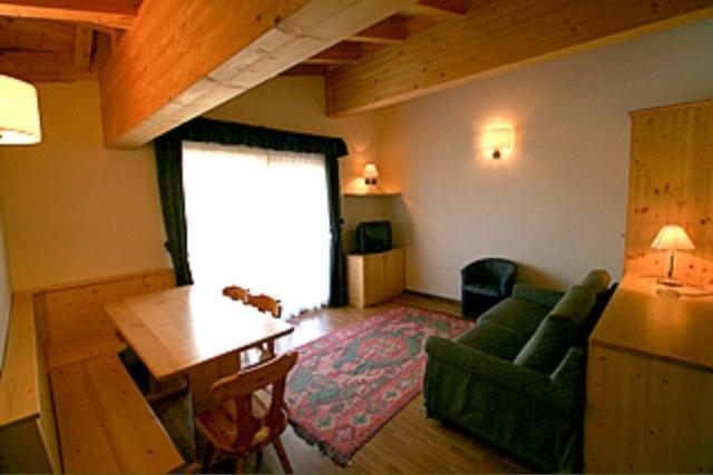 Residence Dolomia Pozza di Fassa Rum bild